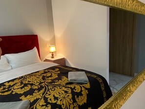 デラックス トリプルルーム | 低刺激性寝具、ミニバー、遮光カーテン、防音設備