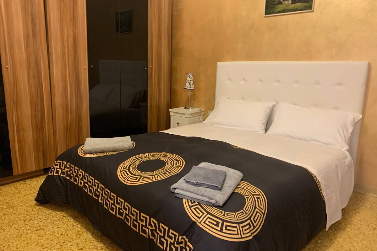 1 bedroom, hypo-allergenic bedding, minibar, blackout drapes