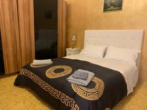 Ropa de cama hipoalergénica, minibar y cortinas blackout 