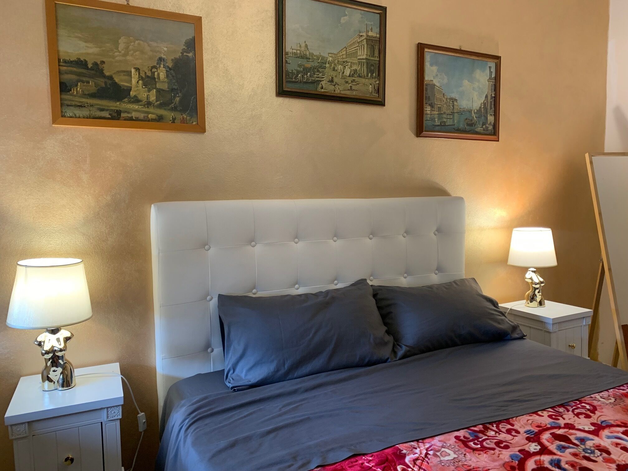 Business Room | Hypo-allergenic bedding, minibar, blackout drapes, soundproofing