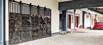 OYO 93208 Guest House Cemara 2