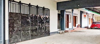 OYO 93208 Guest House Cemara 2