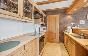 Réfrigérateur, micro-ondes, plaque de cuisson, lave-vaisselle