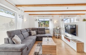 TV - Awesome home in Südbrookmerland (Südbrookmerland)