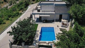 A modern two-story house with a swimming pool, surrounded by greenery. - Seaview Villa with pool Hanja (Podostrog)