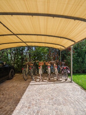 Property grounds - VILLA SERENITY WITH PRIVATE POOL (Forte dei Marmi)