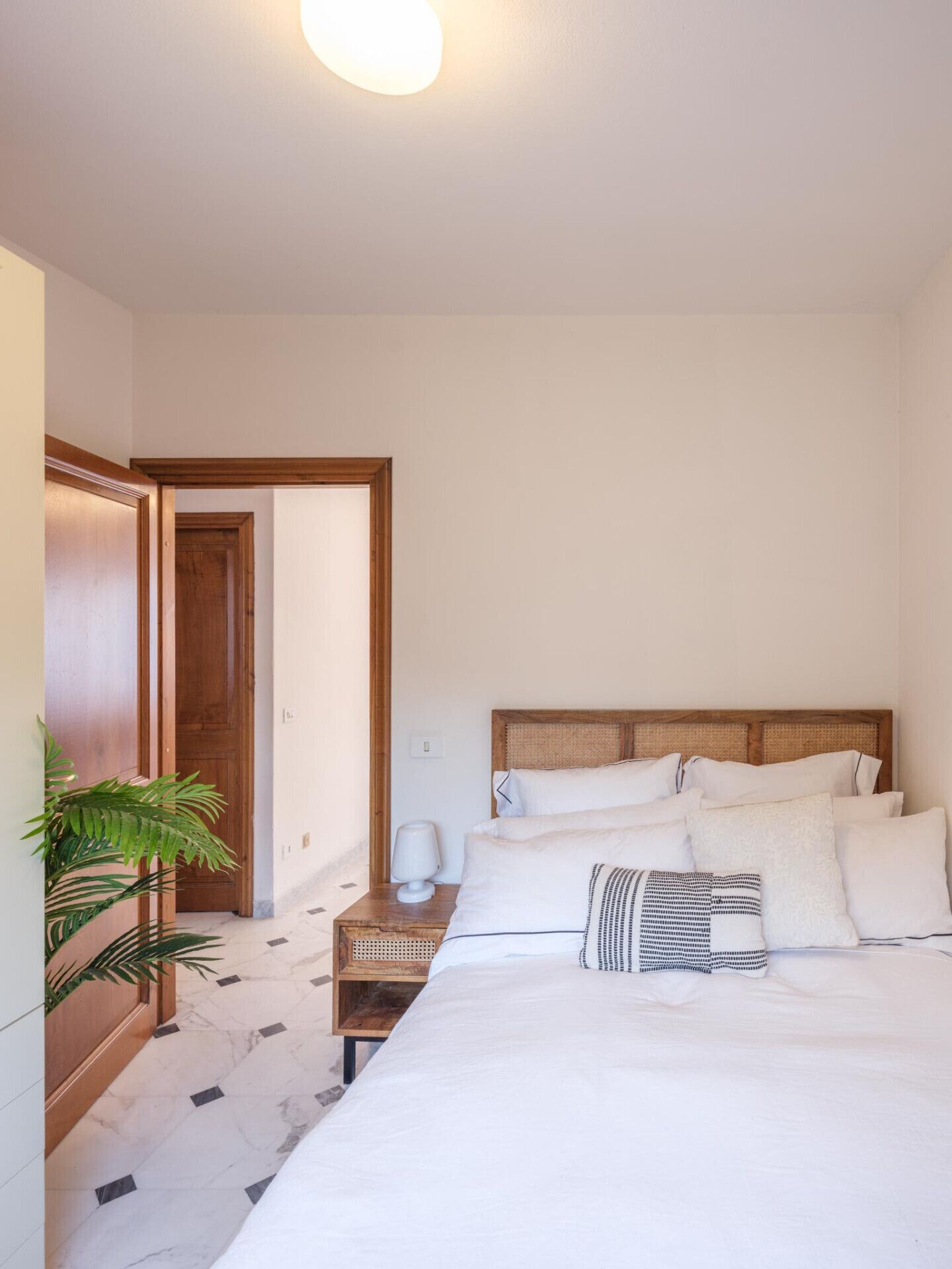 7 bedrooms, iron/ironing board, WiFi, bed sheets