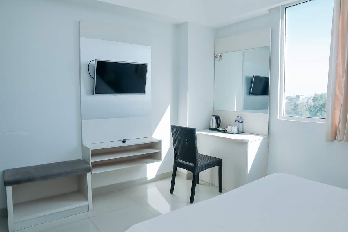 Desk, free WiFi, bed sheets