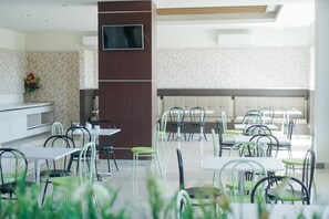 Restaurant - Liberta Hotel Grand Sayang Makassar (Makassar)
