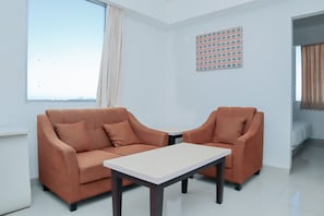 Deluxe Double Room | Living area