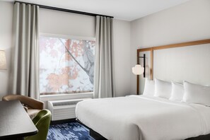 Desk, laptop workspace, iron/ironing board, free WiFi