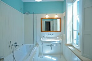 Dusche, Haartrockner, Bidet