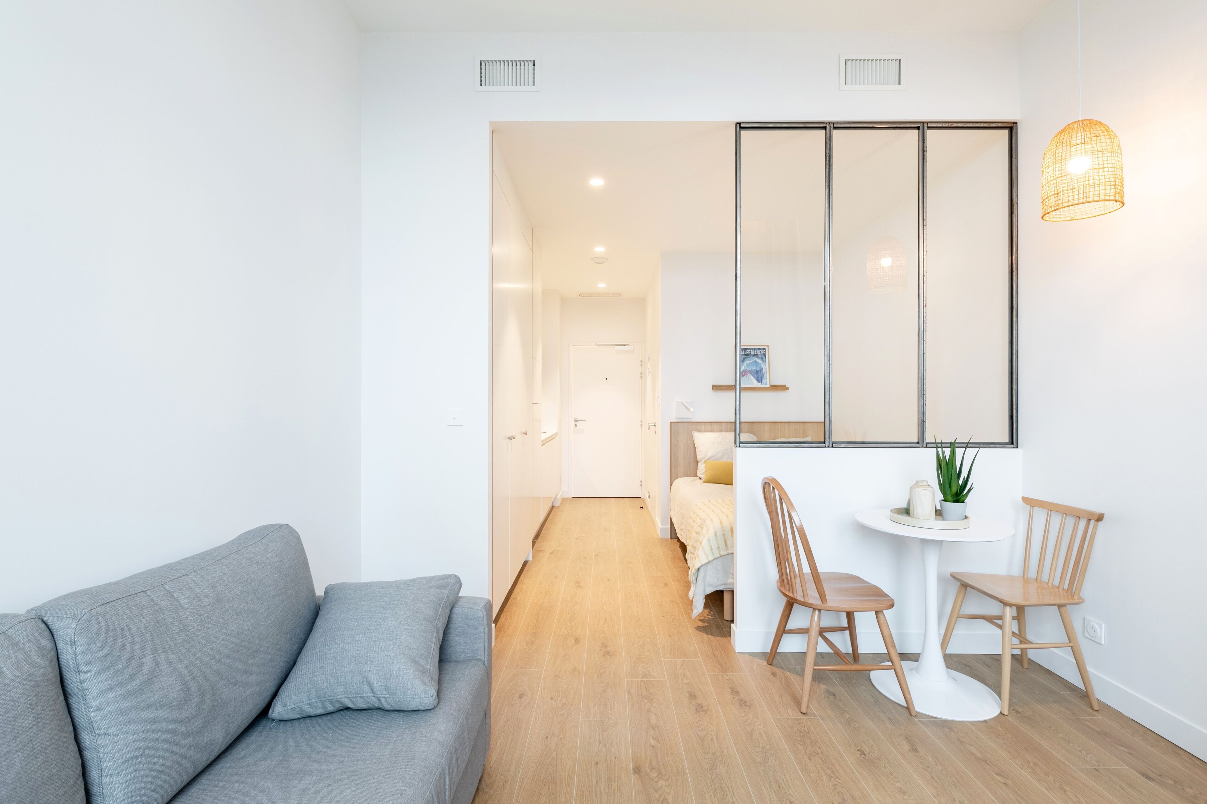 Suite panoràmica, 1 llit doble | Sala d'estar | Televisor intel·ligent de 140 cm amb canals digitals 