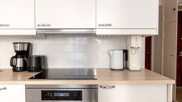 Comfort Apartment | Private kitchen | Fridge, microwave, oven, stovetop