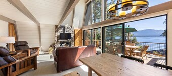 Livin' on the Edge | Luxury With Hot Tub