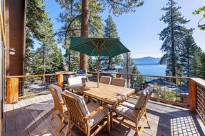 Outdoor dining - Livin' on the Edge | Luxury With Hot Tub (Crystal Bay)
