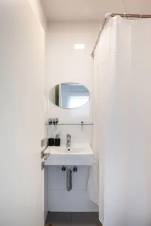 Bathroom - Amazing APT Bat-Yam Near Beach (Bat Yam)