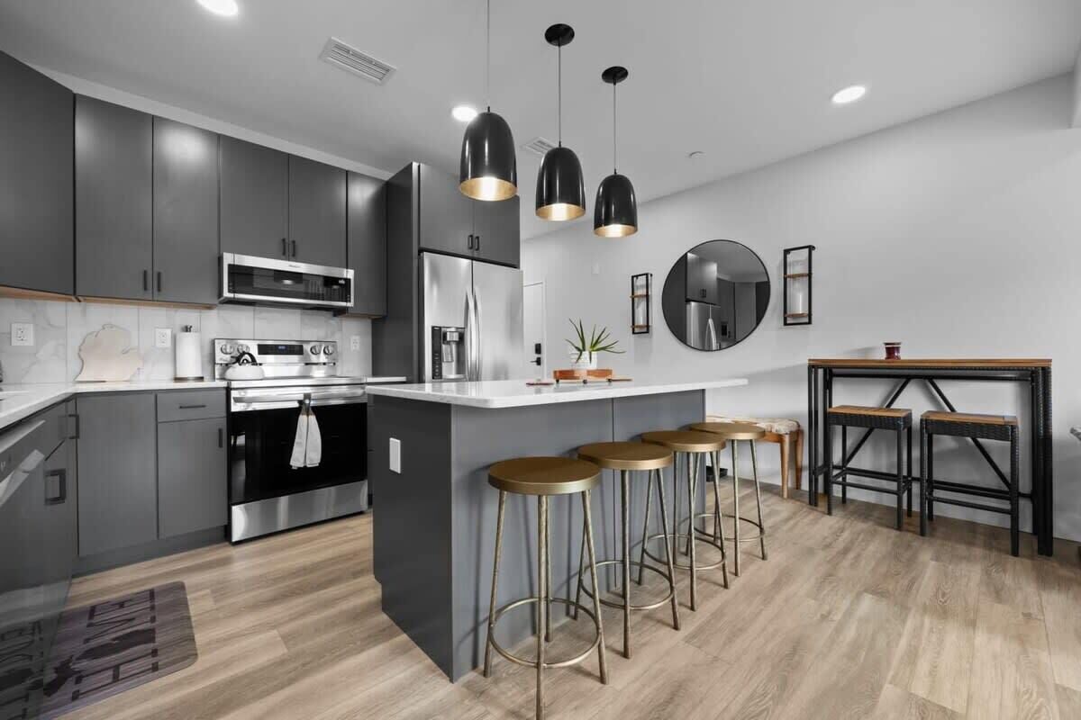 ثلاجة، ميكروويف، فرن، موقد طهي مسطح