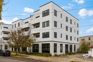 Exterior - Slabtown 203 Downtown Location with Two Balconies! (Traverse City)