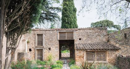 Bastide provençale au cĆur d'un domaine viticole, piscine jacuzzi salle de sport