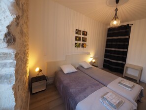 2 bedrooms, iron/ironing board, free WiFi, bed sheets