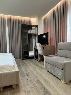 Standard Twin Room | Minibar, in-room safe, desk, laptop workspace - Olia Residence (Tirana)