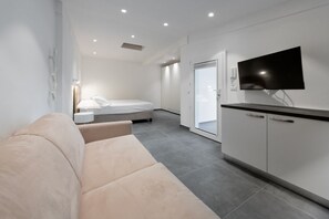 11 bedrooms, in-room safe, desk, iron/ironing board