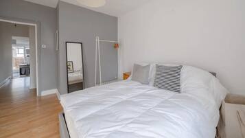 Basic Apartment, 1 Double Bed with Sofa bed | 1 bedroom, bed sheets