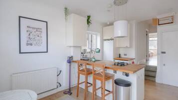 Appartamento Basic, 1 letto matrimoniale con divano letto | Cucina privata | Frigorifero, forno, piano cottura, bollitore elettrico