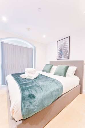 1 habitación, tabla de planchar con plancha, wifi y ropa de cama