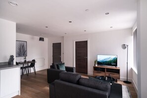 TV, offices - Stay Zeni, Alexandra Rise Manchester Neat 1 Bed (Manchester)