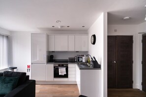 Fridge, microwave, oven, stovetop - Stay Zeni, Alexandra Rise Manchester Neat 1 Bed (Manchester)