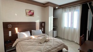 Deluxe Double Room, City View | Soundproofing, iron/ironing board, free WiFi - HOTEL MH (Oran)
