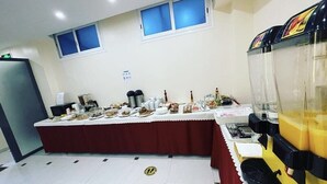 Free daily buffet breakfast  - HOTEL MH (Oran)