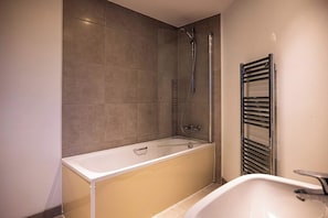 Shower, hair dryer, towels - Fabulous 2 Bedroom Apartment in Crawley (Crawley)