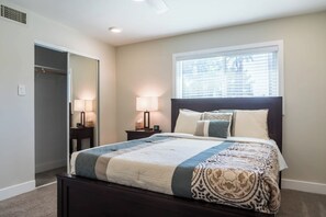 4 bedrooms, desk, iron/ironing board, travel crib