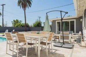 屋外ダイニングエリア