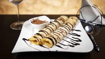 อาหารเช้าปรุงตามสั่งทุกวัน (USD 4 ต่อคน)