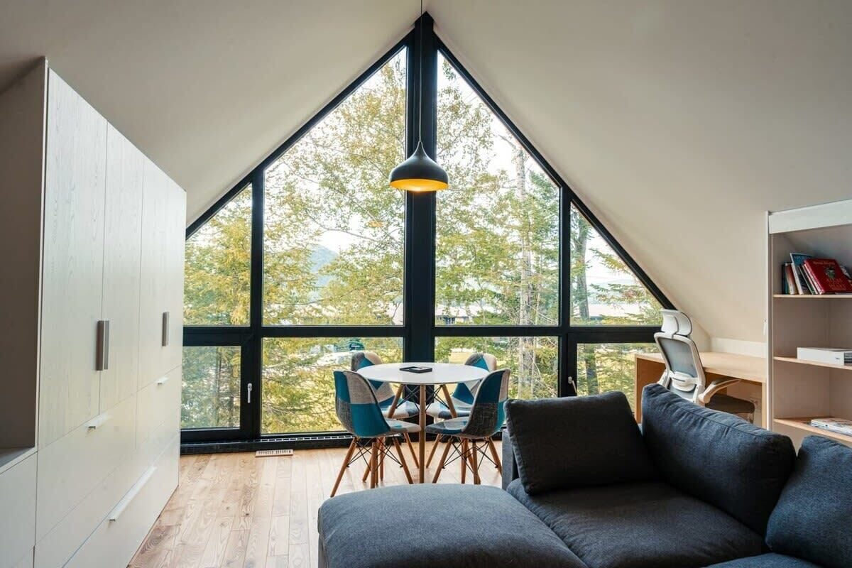 TV, fireplace, offices