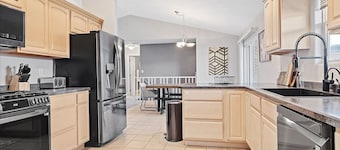 Modern Home-Garage-Scenic Patio