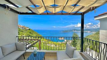 Exclusive Apartment | Terrace/patio