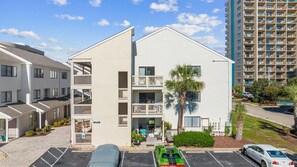 Exterior - Magic Myrtle / On the Beach / Pet Friendly (Myrtle Beach)