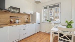 Dishwasher, cookware/dishes/utensils - Apartment in the City Centre by Renters (Poznan)