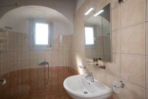 Apartment | Bathroom | Towels