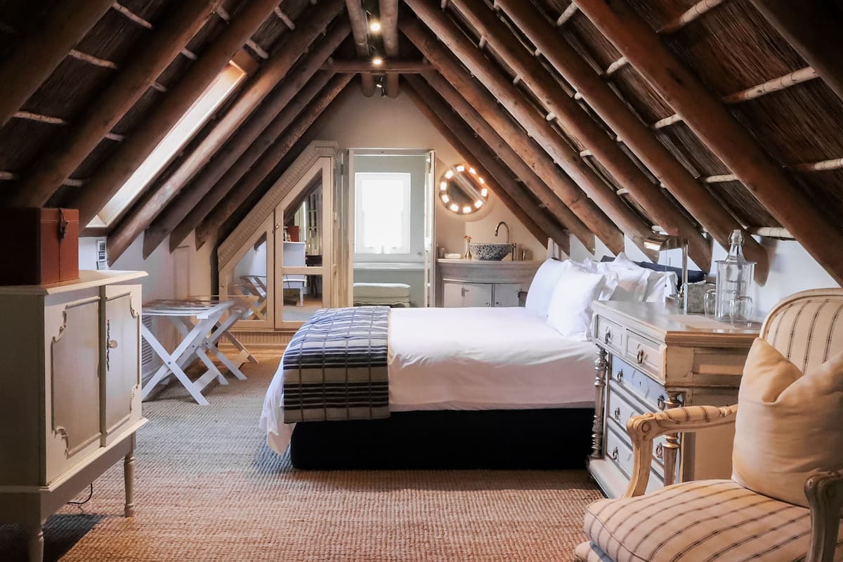Standard Loft | 1 bedroom, in-room safe, desk, iron/ironing board (on request)