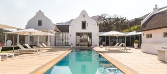 The Doolhof Country House