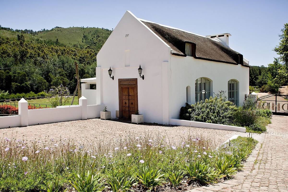 Exclusive Cottage, 1 King Bed, Garden View | Terrace/patio