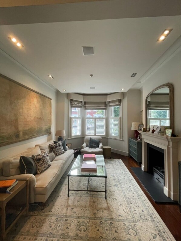 基本單棟房屋, 多張床 | 客廳 | 電視