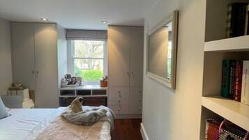 3 bedrooms, laptop workspace, iron/ironing board, bed sheets