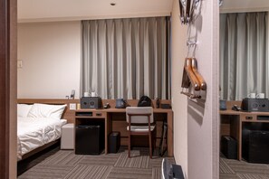 1 bedroom, desk, free WiFi, bed sheets